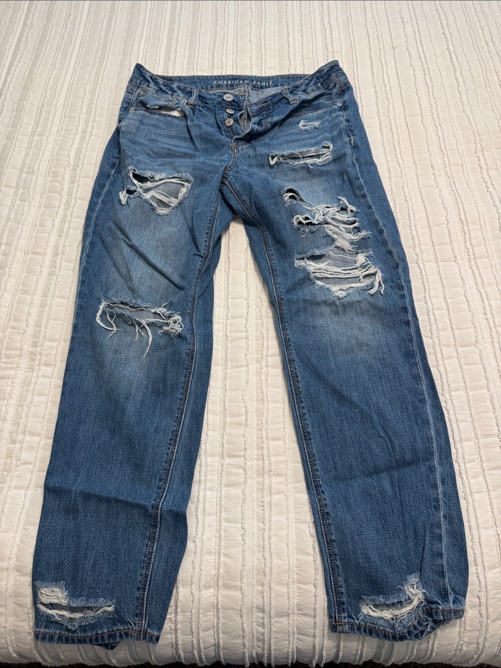 American Eagle Outfitters medium blue denim jeans